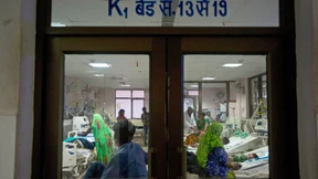 Inder zündet sich vor Abgeordnetenbüro an