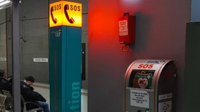 Was tun, wenn jemand auf die Gleise fällt?