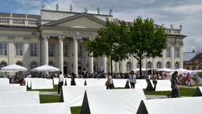 Occupy errichtet „machtkritisches Kunstwerk“