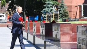 Putin ehrt im Zweiten Weltkrieg gefallene Soldaten