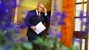 Regierung stemmt sich gegen die erste Rezession seit 29 Jahren