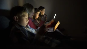 Süchtige Jugendliche und die Last des männlichen Blicks