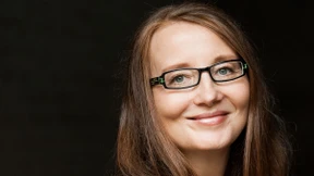 An den Aliens kann es nicht liegen: Emma Braslavsky über ihren Roman „Erdling“