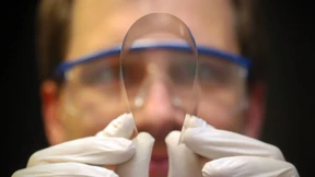 Ultradünnes Glas lässt die IT-Branche träumen
