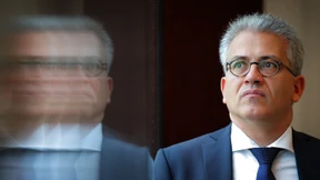 Heftige Kritik an Al-Wazirs Fluglärmpausen