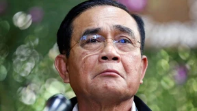 Thailands Regierungschef darf im Amt bleiben