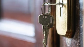 Vermieter baut Wohnungstür aus