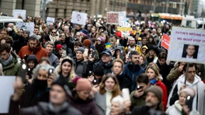 Hunderte nach Nawalnyjs Tod bei Protest vor russischer Botschaft