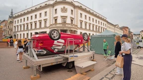 Überschlagssimulator auf dem Schlossplatz