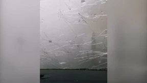 Hagelkörner sprengen Windschutzscheibe