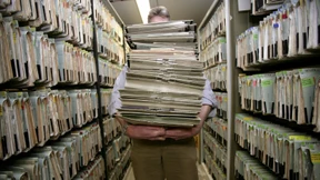 Bürokratiemaschine: „30.000 Leute, die den ganzen Tag an Vorschriften arbeiten“