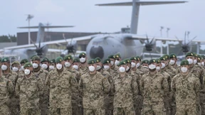 Fußballspieler kann man so behandeln – Soldaten nicht