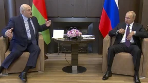 Lukaschenkas liebedienerische Körpersprache