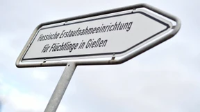 Zur Toilette nur in Begleitung