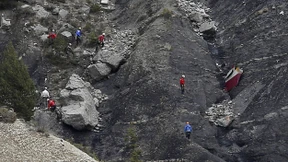 Rettungskräfte bergen erste Opfer 