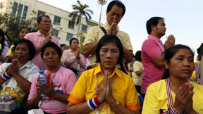 König Bhumibol bittet am Geburtstag 