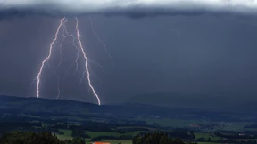 Blitzeinschlag in Rheinland Pfalz verletzt 33 Menschen 