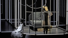 Fass uns kräftig an, wir sind nicht leere Schatten