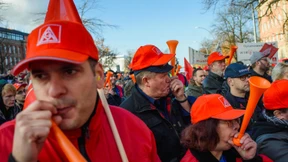 Gewerkschaft macht Druck mit Autokorso durch Berlin