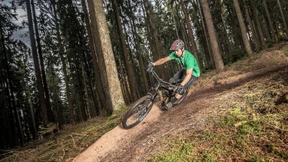 Zeltplatz für Biker mitten im Wald