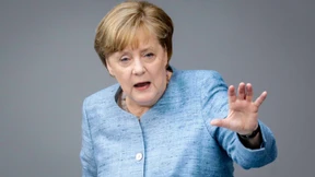 Bitte fragen Sie Merkel