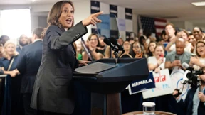 Kamala Harris gibt sich bereit für den Faustkampf