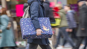 Politiker fordern Weihnachtsgeld schon im Oktober