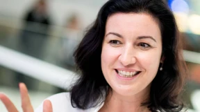 Staatsministerin Bär will Kinder online besser schützen