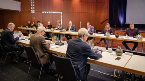 Arbeitgeber bieten 3000 Euro – IG Metall beginnt Warnstreiks