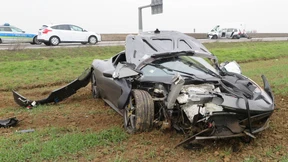 Ferrari schleudert über A5