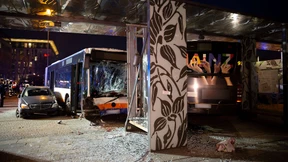 Ein Toter nach schwerem Busunfall in Wiesbaden