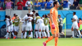 Costa Rica weiter, Italien in Not