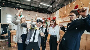 Kollegen feiern lieber im Team als mit der ganzen Firma