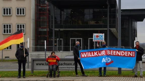 Deutliche Mehrheit der AfD-Anhänger glaubt an Corona-Verschwörung