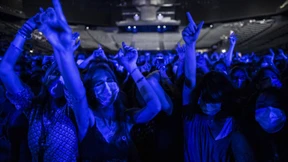 Tausende Menschen feiern für die Forschung