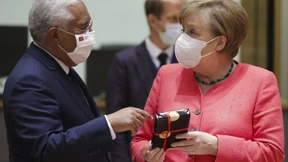 Geschenke bei Merkels Gipfel-Geburtstag