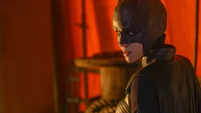 Batmans Cousine kämpft an vielen Fronten