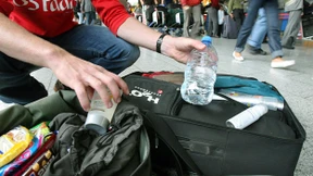 Sind bald größere Flaschen im Handgepäck erlaubt?