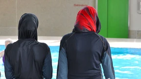 Weiter Kritik an Burkinis im Schwimmunterricht