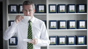 Auch Putin und Bohlen trinken Morgentau