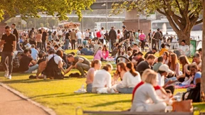 Party und Sonne ohne Ende