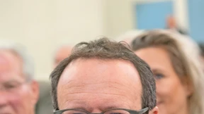 Raphael Gross erhält Ehrenplakette der Stadt