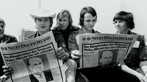 Stand er tatsächlich in einer Reihe mit Adenauer?