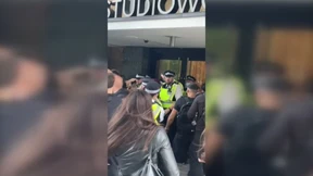 Corona-Demonstranten wollen falsches BBC-Gebäude stürmen