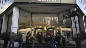 Schlangen vor Banken in Argentinien