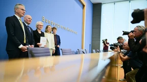 Die fragwürdige Mode der Bundesregierung