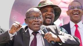 Mit hochgereckter Faust in den Wahlkampf