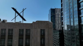 Leuchtendes X-Logo von Dach des Twitter-Gebäudes entfernt