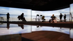 Bitte öffnen Sie das rechte Auge