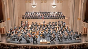 Aus Sternenweite sanft erklingend